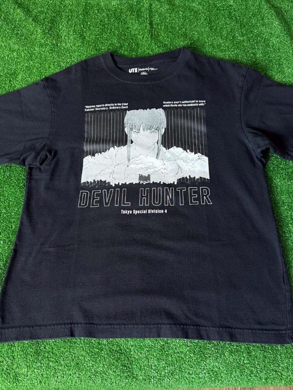Uniqlo UT T Shirt Chainsaw Man Devil Hunter Makima Graphic Anime Black Size S
